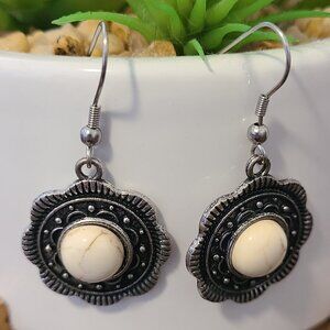 Unbranded Silver Tone Dangle Drop Earrings Ladies Vintage Pre-Owned Fashion